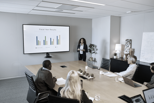 MXA920 Meeting Lifestyle Presenting